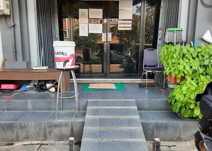Oyo Life 92883 Kost Ratana Cengkareng Syariah