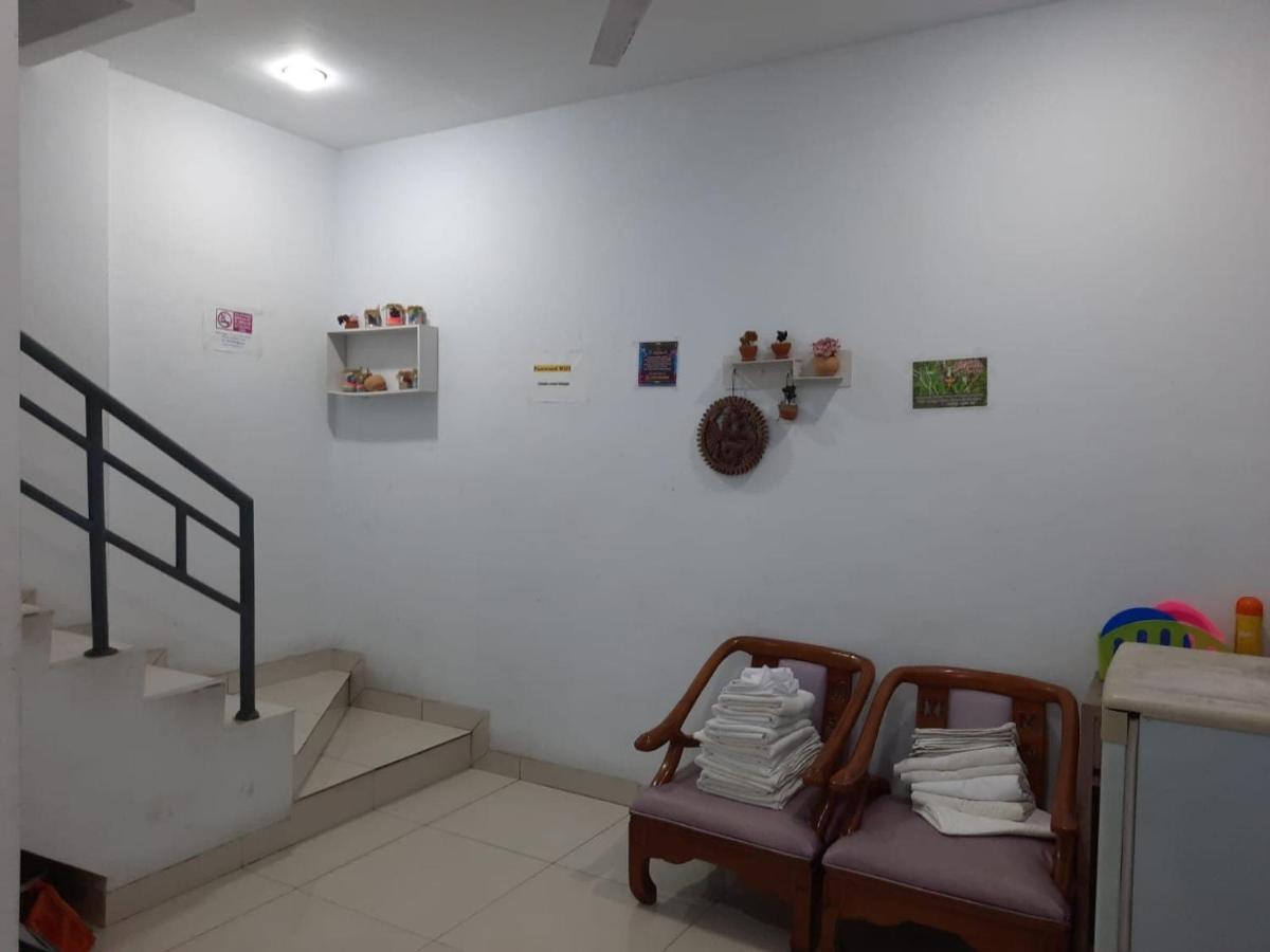 Hotel Oyo Life 92883 Kost Ratana Cengkareng Syariah