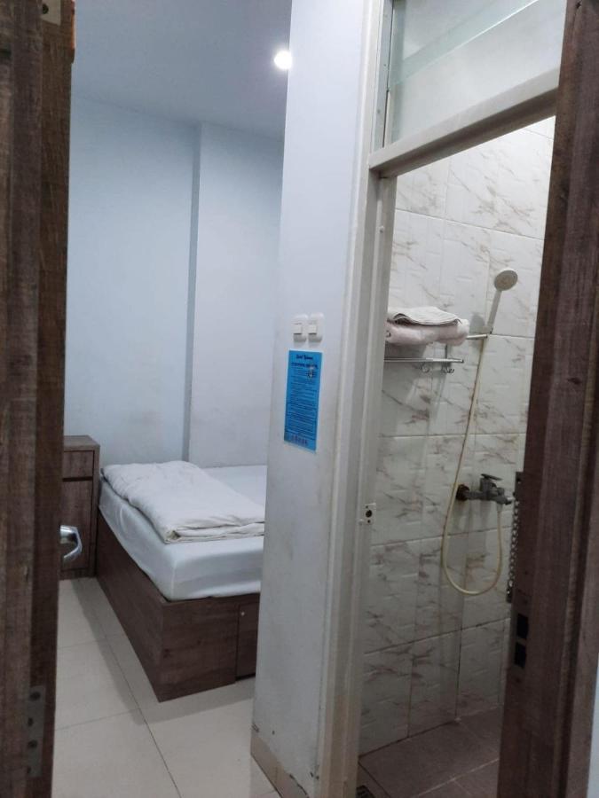 Hotel Oyo Life 92883 Kost Ratana Cengkareng Syariah Jakarta