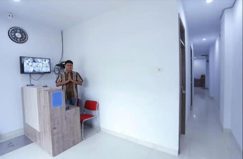 Oyo Life 92883 Kost Ratana Cengkareng Syariah Jakarta