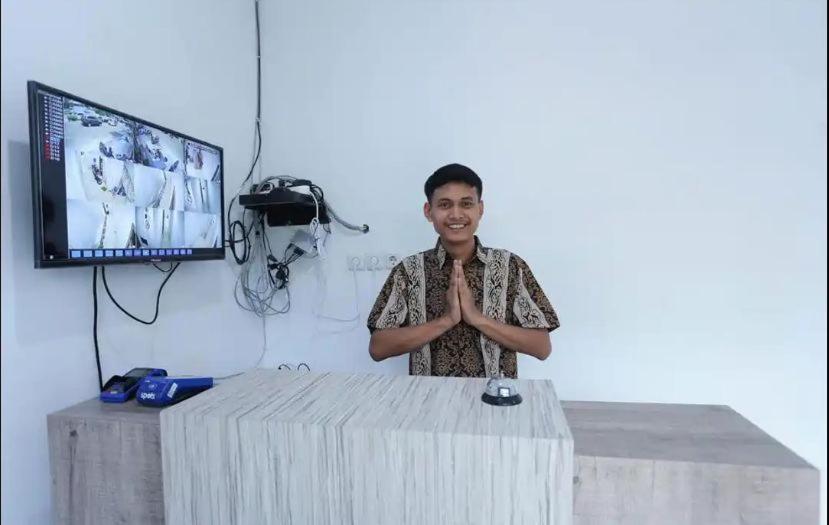 Oyo Life 92883 Kost Ratana Cengkareng Syariah Hotel 2*