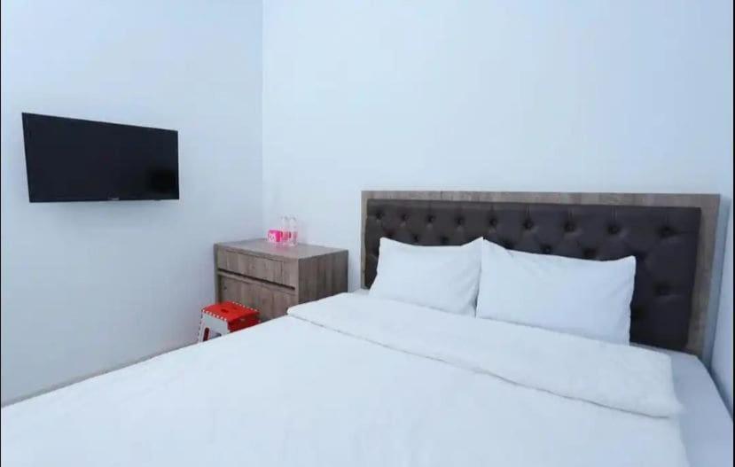 Oyo Life 92883 Kost Ratana Cengkareng Syariah Jakarta