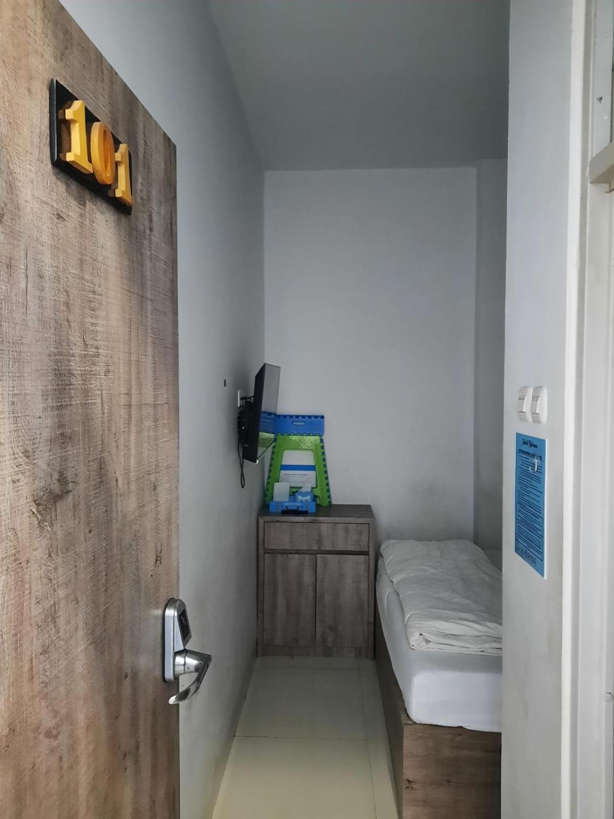 Oyo Life 92883 Kost Ratana Cengkareng Syariah 2*