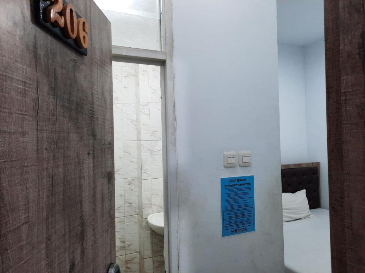 Oyo Life 92883 Kost Ratana Cengkareng Syariah Jakarta