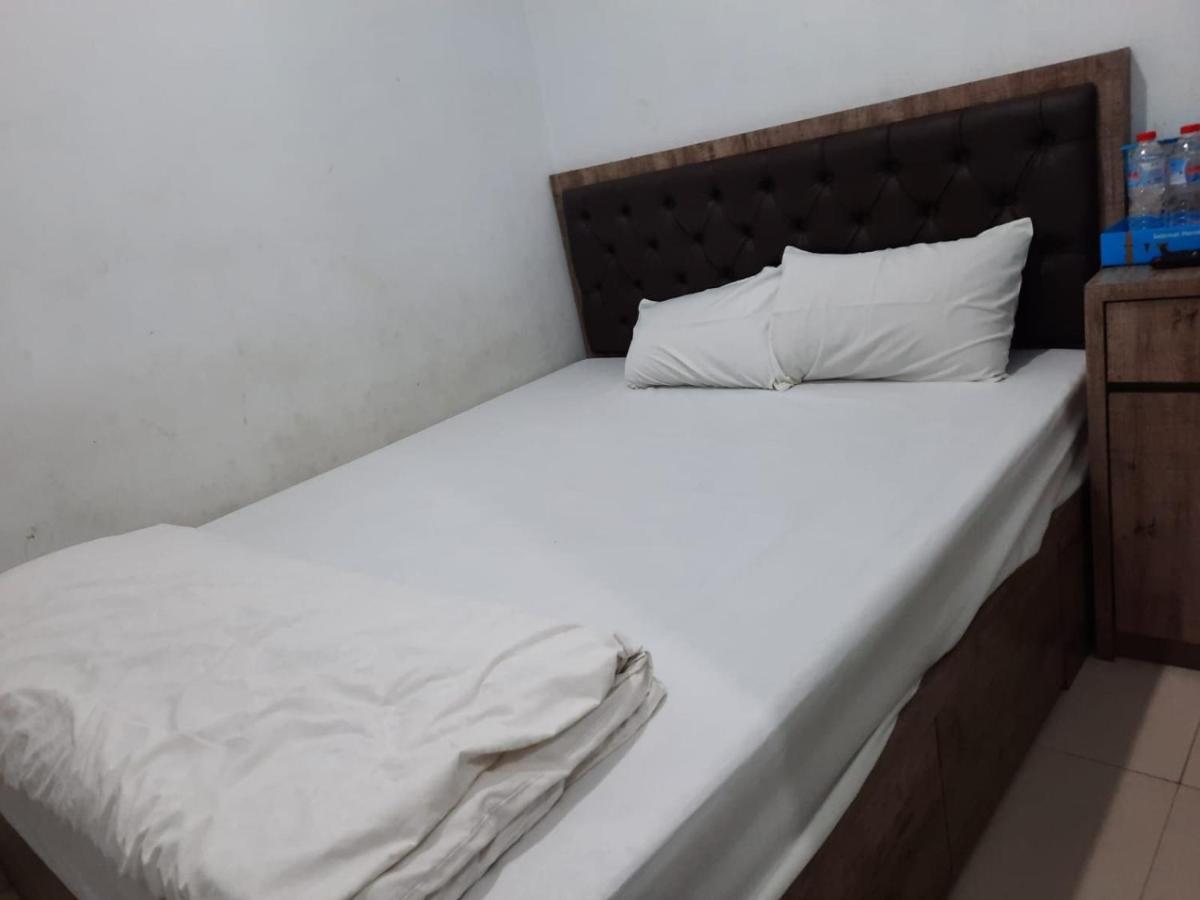 Oyo Life 92883 Kost Ratana Cengkareng Syariah Jakarta